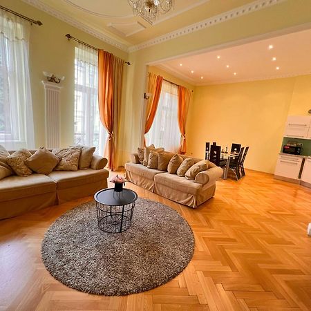 Jurincom Apartments Sadova Karlovy Vary Exterior photo